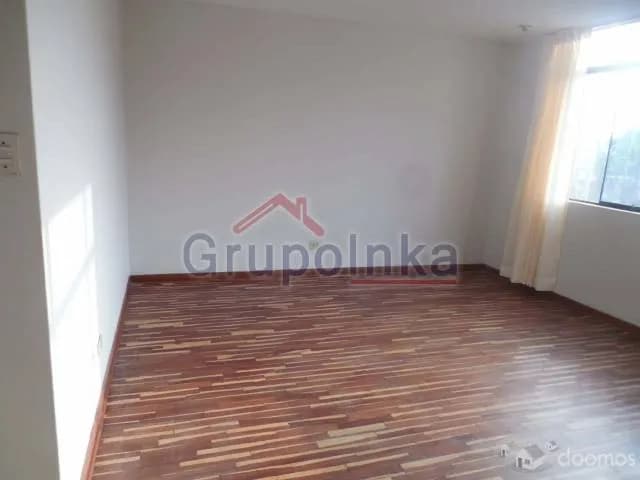 BONITO DEPARTAMENTO EN PRIMER PISO FRENTE A PARQUE — foto 4