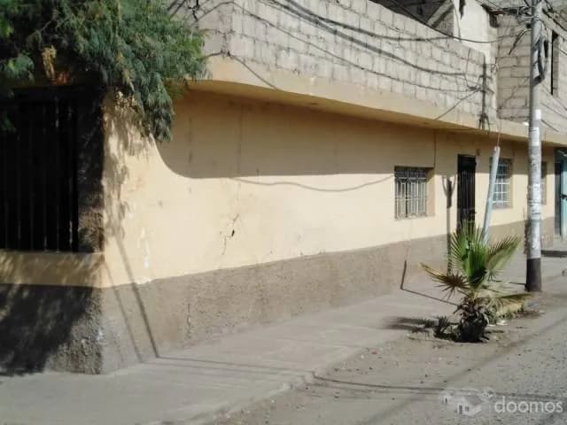 Casa de esquina grande  zona comercial — foto 2
