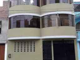 VENDO CASA DE 3 PISOS - Los Olivos - Acabados completo