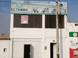 VENDO CASA, ESTÁ IMPLEMENTADO COMO RESTAURANTE