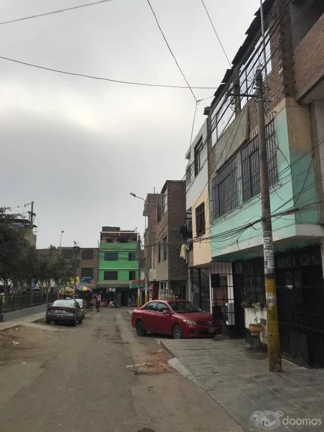 VENTA DE CASA FRENTE A PARQUE - ATE — foto 3