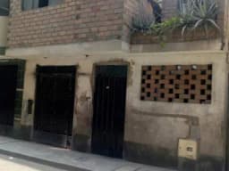 Venta de casa ideal para negocio a espalda de la Av Tomas Valle frente a Plaza norte Urb Fiori