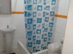 SE ALQUILA HABITACION IDEAL PARA PAREJAS AMOBLADA INCLUYE SERVICIOS...
