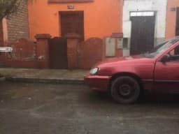 VENDO CASA COMO TERRENO EN SURQUILLO