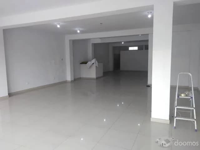 Alquiler local comercial de estreno 150 m2 C/piso — foto 3