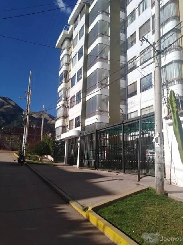 DEPARTAMENTO EN URB. VERSALLES 3ER. PISO — foto 1
