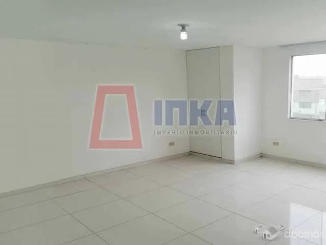 DEPARTAMENTO TRIPLEX EN BUENA UBICACIÓN IDEAL PARA INVERSIÓN — foto 1