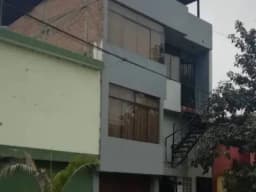 VENTA: EXCELENTE CASA C/BUENA DISTRIBUCIÓN