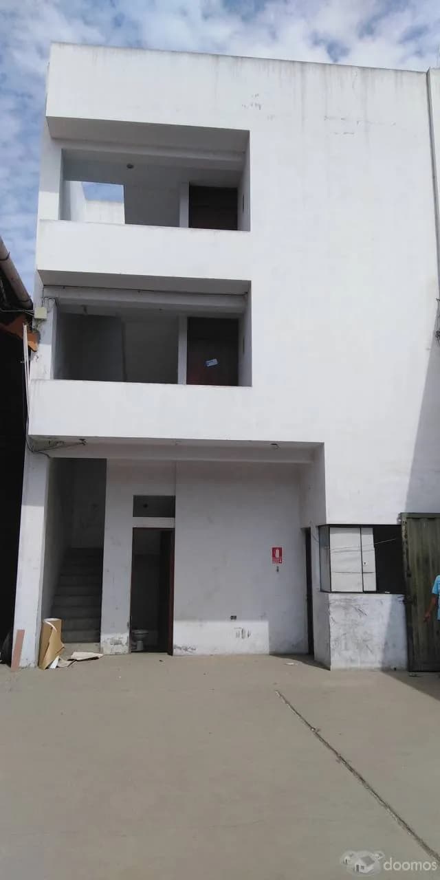VENTA DE LOCAL INDUSTRIAL/ALMACEN EN TRUJILLO — foto 3
