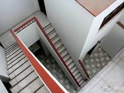 Habitación con balcón y baño propio en casa compartida en Jesús María
