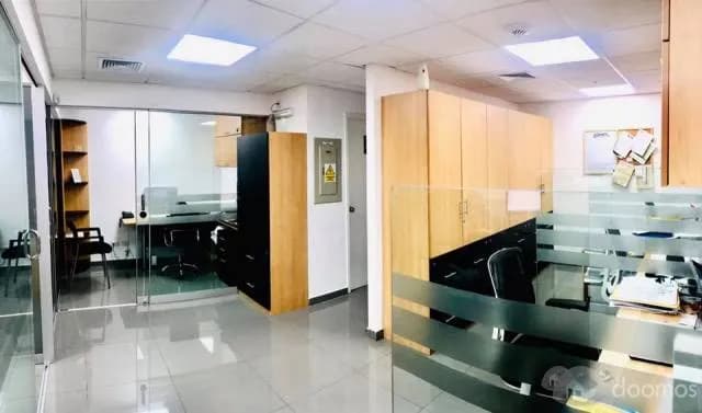 VENTA: OFICINA DE ESTRENO TOTALMENTE EQUIPADA - EDIFICIO EMPRESARIAL - 2 COCHERAS - DEPÓSITO — foto 3