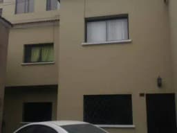 SE VENDE CASA EN JESÚS MARÍA. EXCELENTE UBICACIÓN. PREVIA CITA.