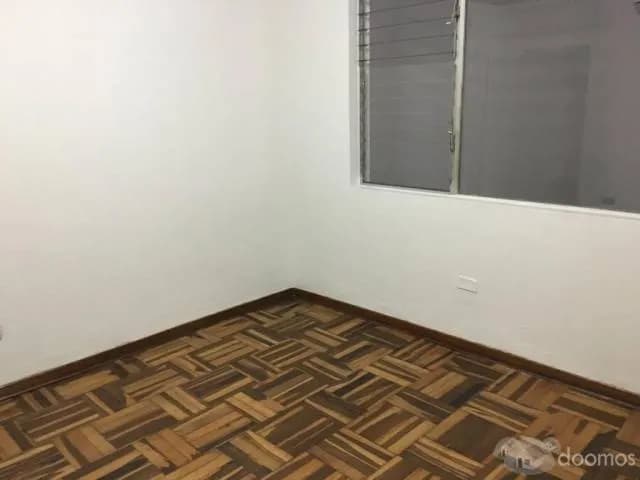 Alquilo Casa de dos pisos con cochera amplia — foto 3