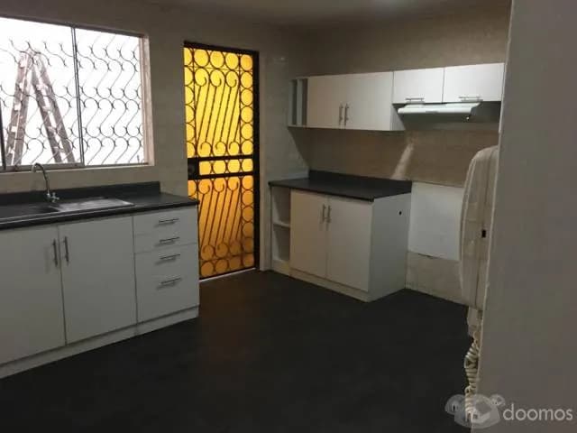 Alquilo Casa de dos pisos con cochera amplia — foto 5