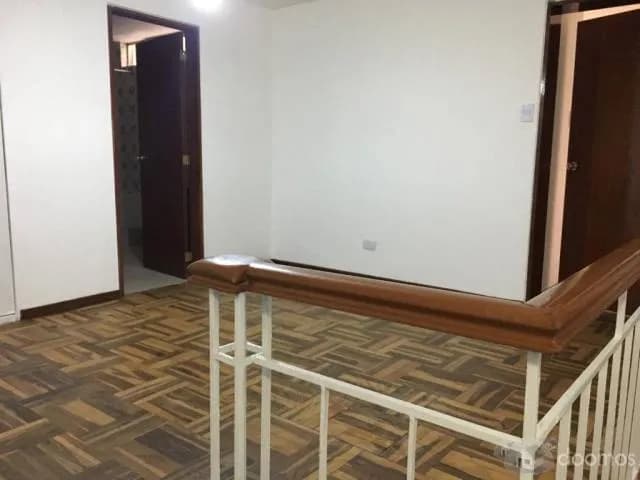 Alquilo Casa de dos pisos con cochera amplia — foto 6