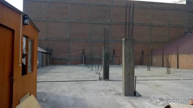 ATE, Alquilo Local Industrial Urb. Santa Raquel 1000 m2 — foto 1