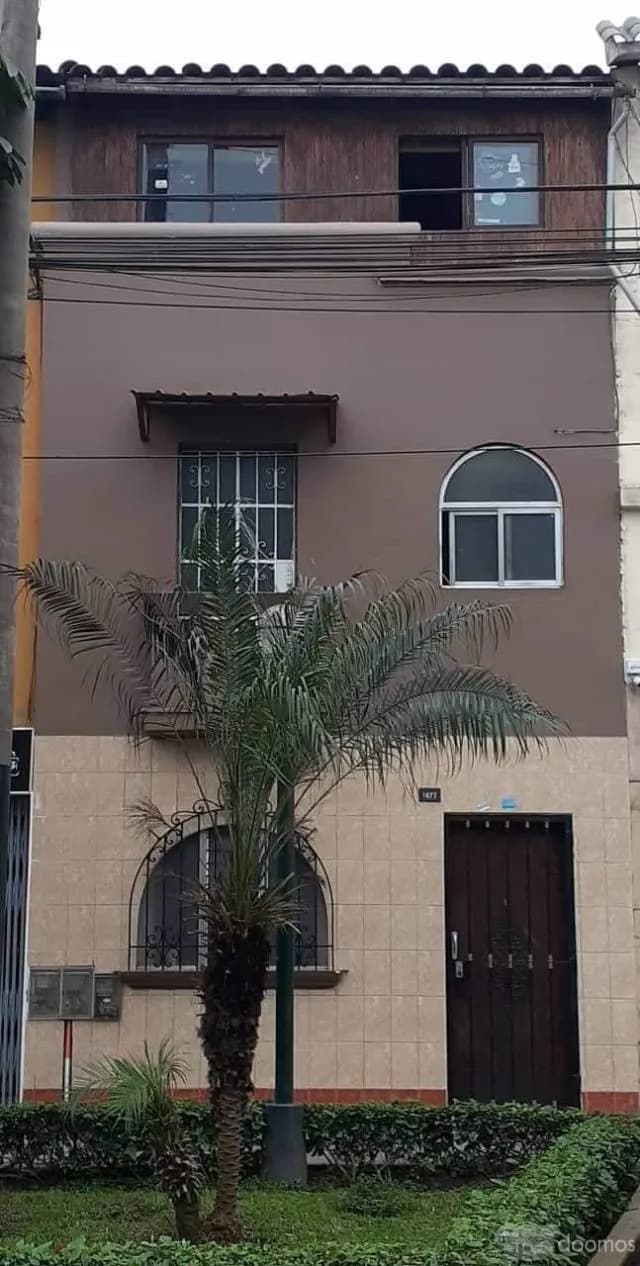 Casa en zona comercial — foto 1