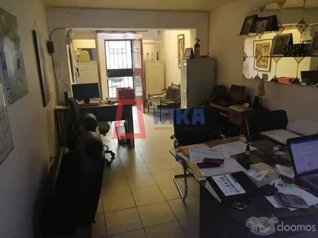CASA COMO TERRENO, EXCELENTE UBICACIÓN EN ESQUINA — foto 2