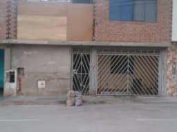 SE VENDE CASA DE DOS PISOS EN URB CONDEVILLA - ALTURA CUADRA 36 AV. JOSE GRANDA