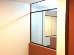 Casa de 2 pisos a 3 cuadras de la Av. Alisos.