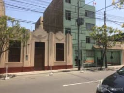 REMATO CASA COMO TERRENO PARA USO COMERCIAL
