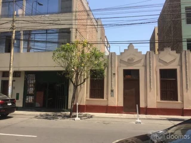 REMATO CASA COMO TERRENO PARA USO COMERCIAL — foto 2