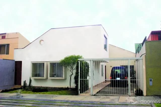 Higuereta Surco Acogedora Casa en Venta — foto 1