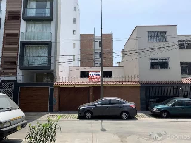 CASA FRENTE A PARQUE — foto 1