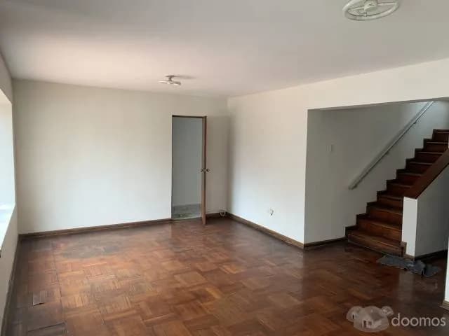 CASA FRENTE A PARQUE — foto 2