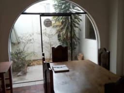 GRAN OPORTUNIDAD DE VENTA DE HERMOSA CASA, UBICADA EN EXCELENTE LUGAR CENTRICO DE MIRAFLORES. DISEÑO EUROPEO 4 PISOS PRECIO USD 396,000