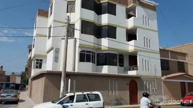 ALQUILO CASA DOS PISOS EXCELENTE UBICACIÓN — foto 1