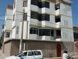 ALQUILO CASA DOS PISOS EXCELENTE UBICACIÓN