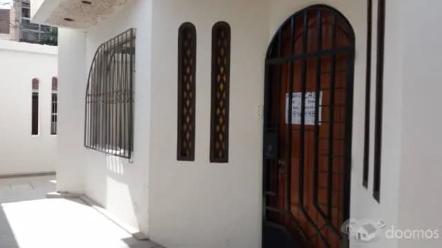ALQUILO CASA DOS PISOS EXCELENTE UBICACIÓN — foto 2
