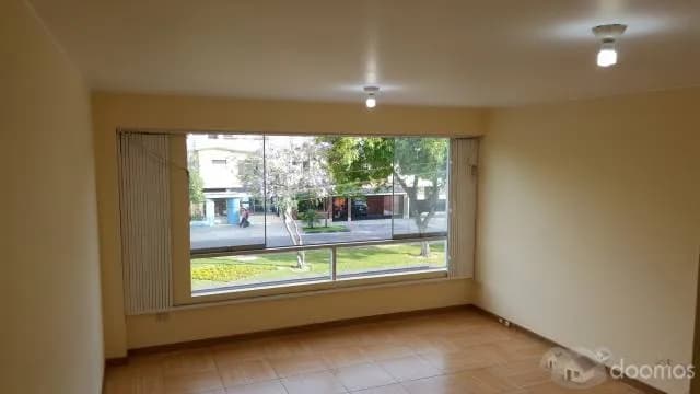 Surco - Amplio e iluminado Dpto.2do. piso.(4 cuadras de Av. Benavides) — foto 1