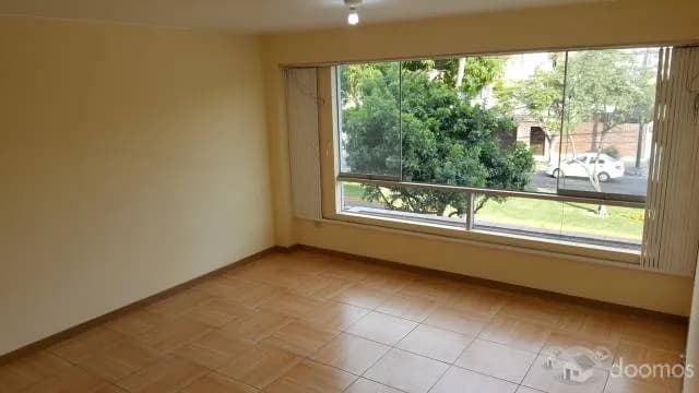 Surco - Amplio e iluminado Dpto.2do. piso.(4 cuadras de Av. Benavides) — foto 2