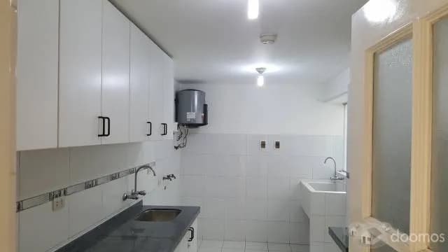 Surco - Amplio e iluminado Dpto.2do. piso.(4 cuadras de Av. Benavides) — foto 4