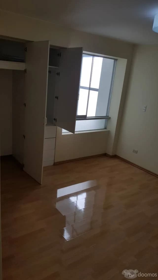 Surco - Amplio e iluminado Dpto.2do. piso.(4 cuadras de Av. Benavides) — foto 8