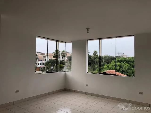 CASA DE 4 PISOS FRENTE A PARQUE EN SURCO — foto 6