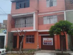Venta de Casa (Primer Piso) o Casa Entera (3 Pisos) Precio Negociable 200mt