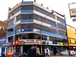 VENDO LOCAL COMERCIAL FRENTE AL REAL PLAZA PURUCHUCO 5 pisos