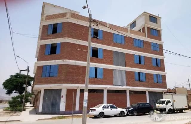VENTA DE EDIFICIO 5 PISOS PUENTE PIEDRA — foto 1
