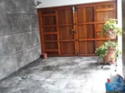 AMPLIO DEPARTAMENTO PRIMER PISO CON COCHERA