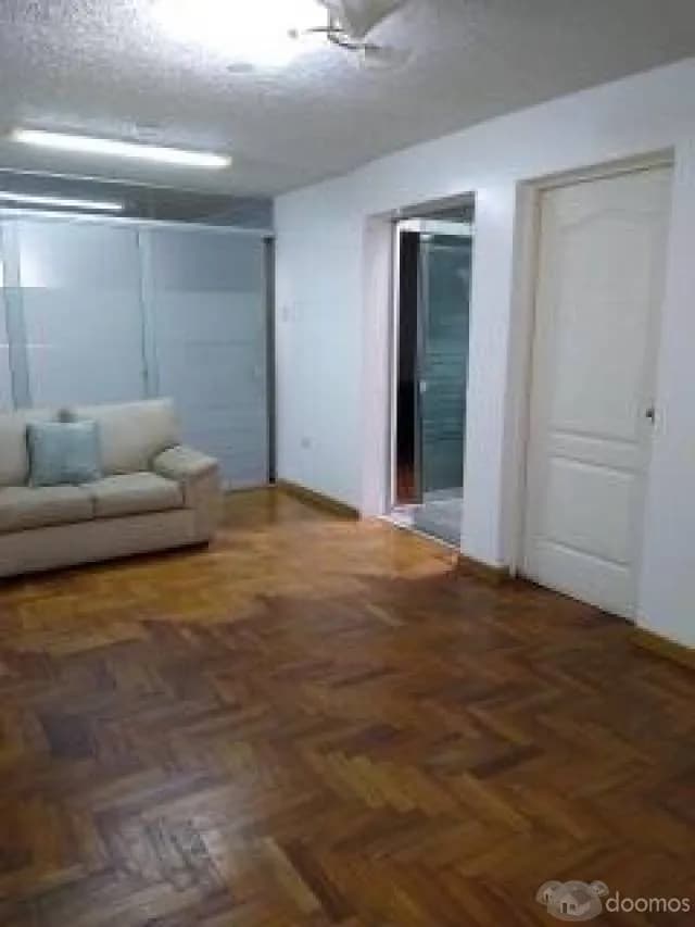 AMPLIO DEPARTAMENTO PRIMER PISO CON COCHERA — foto 2