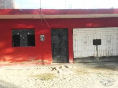 SE VENDE AMPLIA CASA PARA VIVIENDA O NEGOCIO