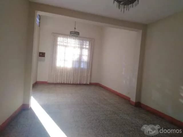 alquilo casa centrica  tres dormitorios S/. 1,500 soles — foto 1
