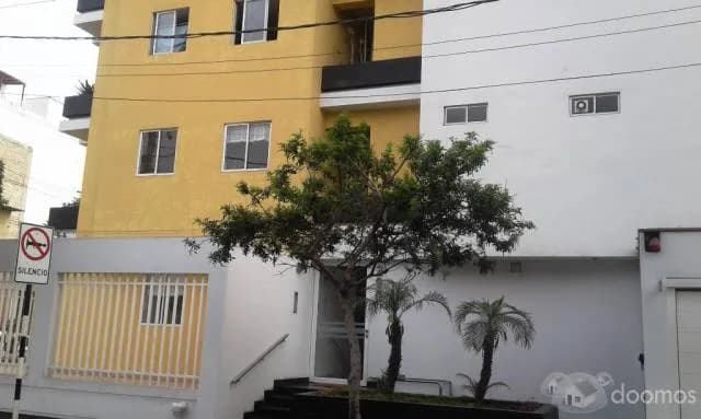 SE ALQUILA LINDO DEPARTAMENTO CERCA A LARCOMAR EN MIRAFLORES — foto 1