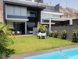 VENDO CASA FRENTE A PARQUE EN CASUARINAS SUR