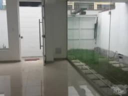 CASA DE ESTRENO EN URB. EL POLO
