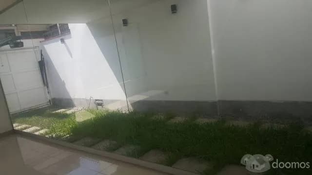 CASA DE ESTRENO EN URB. EL POLO — foto 3