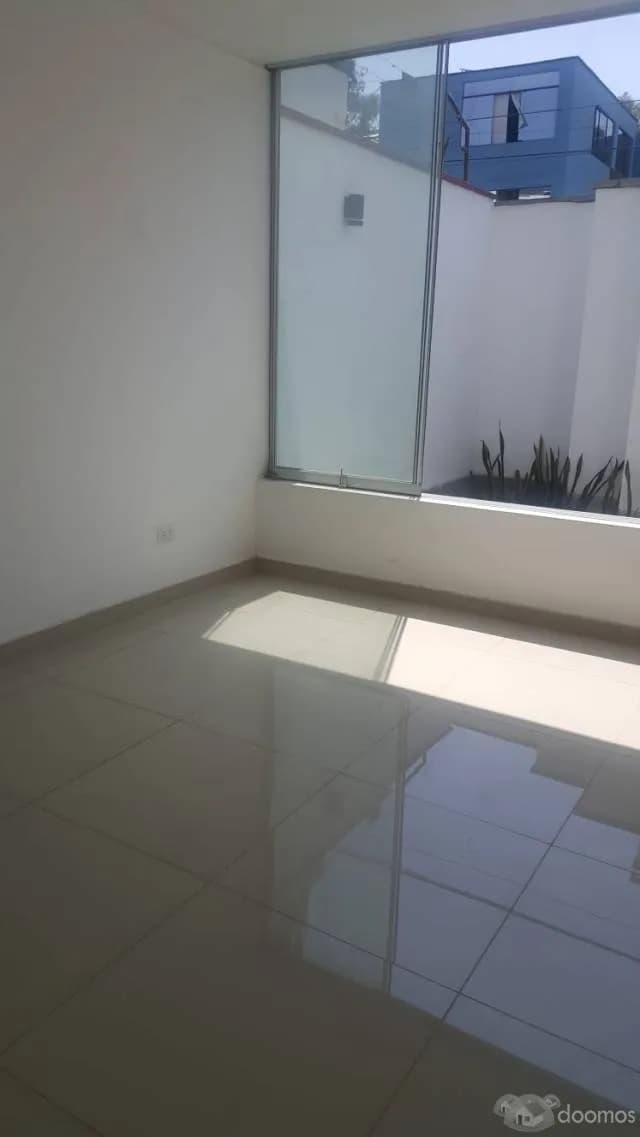 CASA DE ESTRENO EN URB. EL POLO — foto 4
